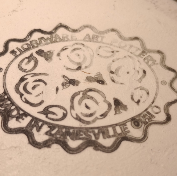 Zanesville Pottery Fioriware Apple Vase 7.5"H - Picture 4 of 5